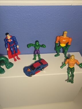 Marvel Mixed Superhero Figures and Blue-Red Racer - Green, Blue, Orange 6 Figure